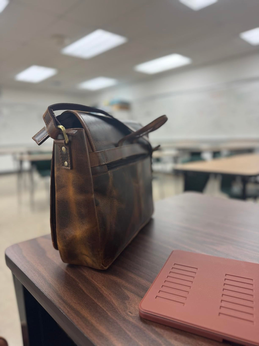 Retro Buffalo Leather Messenger Bag (Dark Brown)