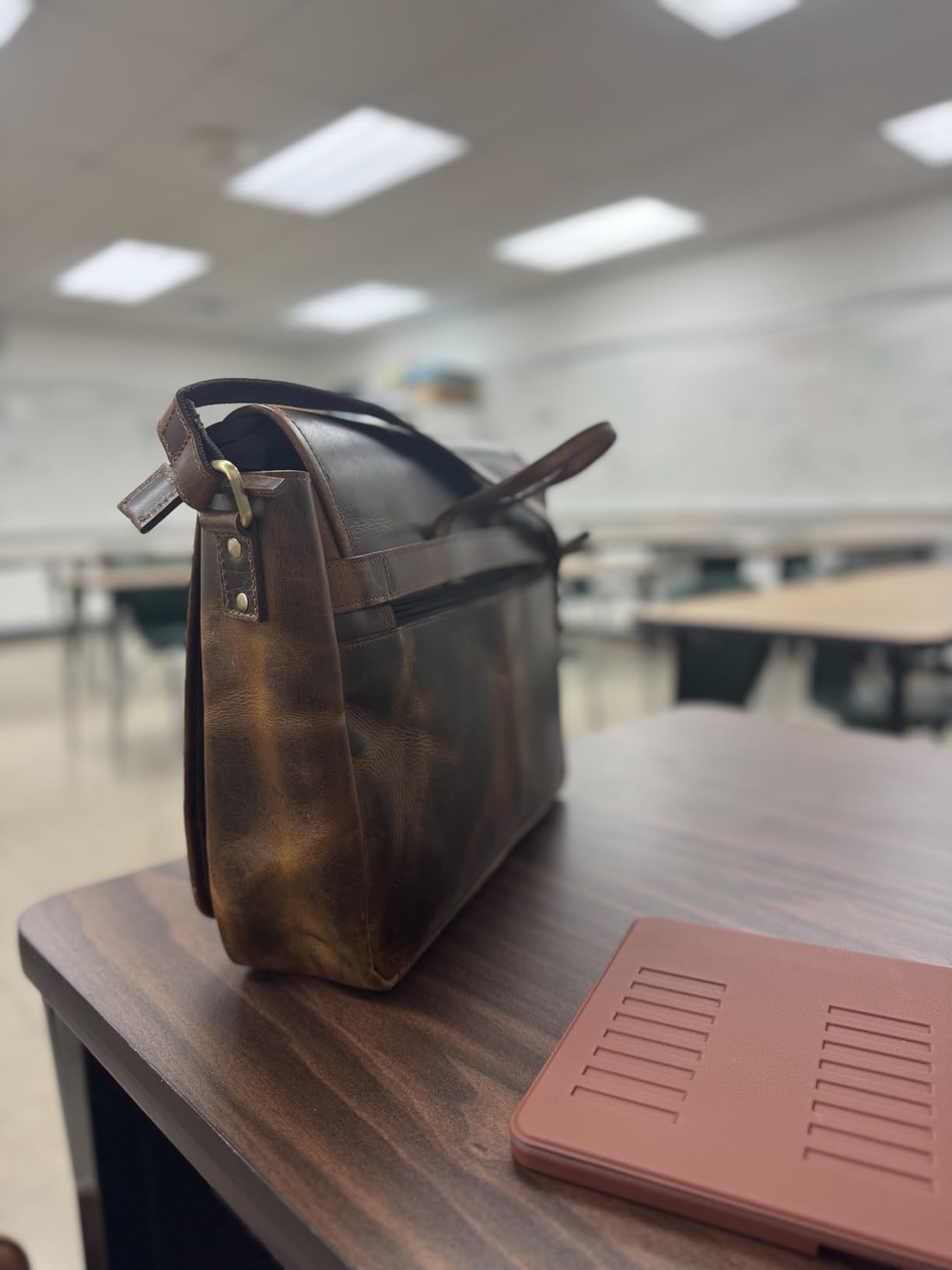Retro Buffalo Leather Messenger Bag (Dark Brown)